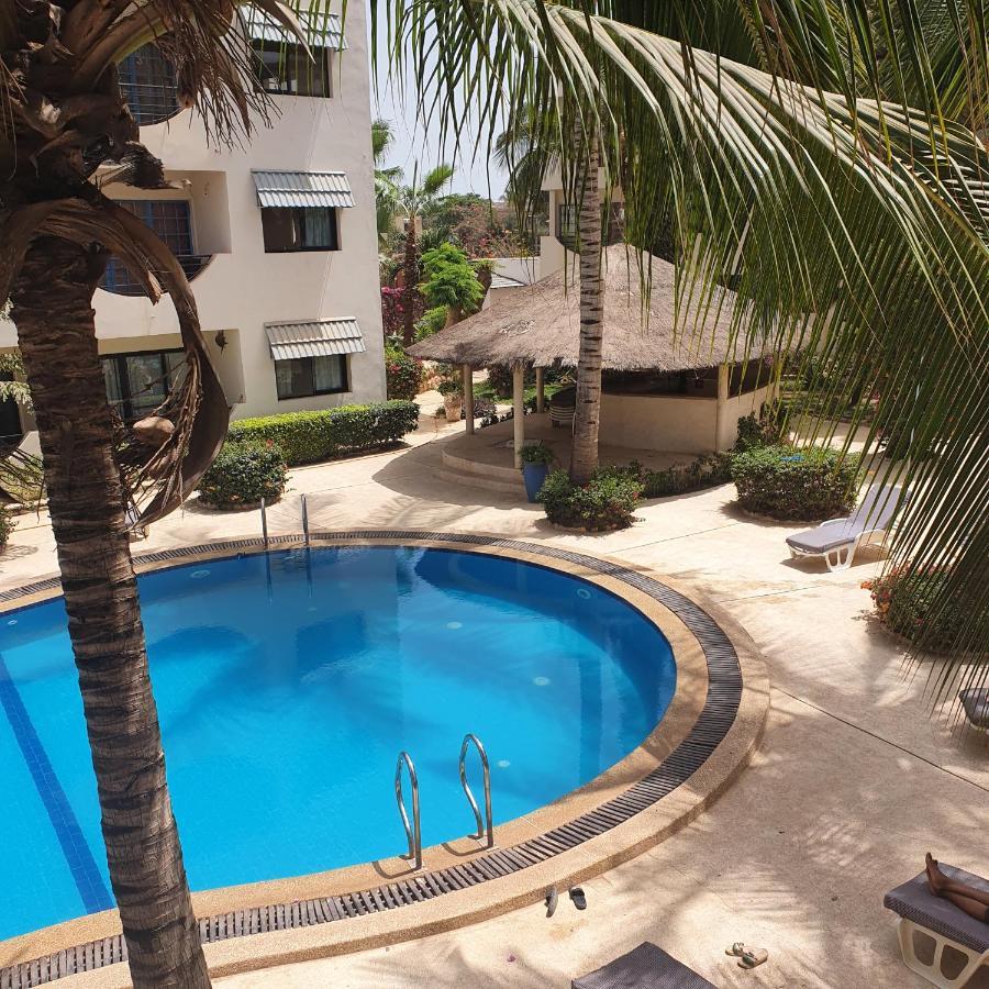 Superbe Appartement Avec Piscine, Proche Centre Ville, Restaurant, Mer Saly Bagian luar foto