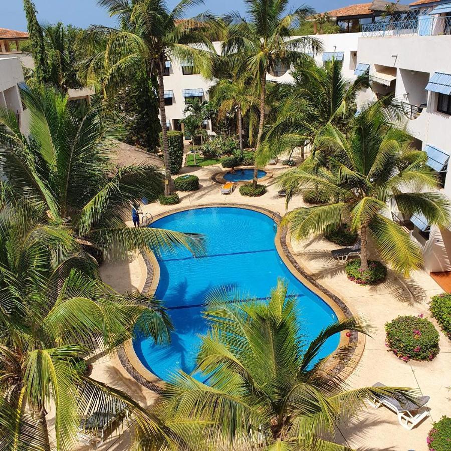 Superbe Appartement Avec Piscine, Proche Centre Ville, Restaurant, Mer Saly Bagian luar foto