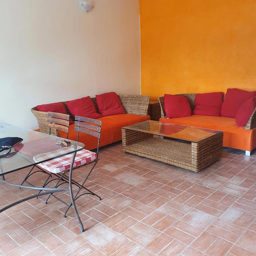 Superbe Appartement Avec Piscine, Proche Centre Ville, Restaurant, Mer Saly Bagian luar foto