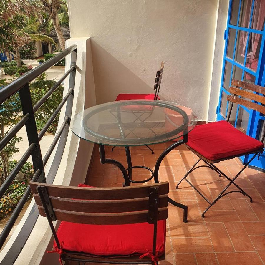 Superbe Appartement Avec Piscine, Proche Centre Ville, Restaurant, Mer Saly Bagian luar foto