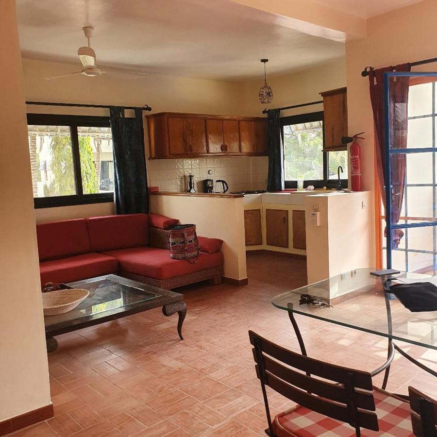 Superbe Appartement Avec Piscine, Proche Centre Ville, Restaurant, Mer Saly Bagian luar foto